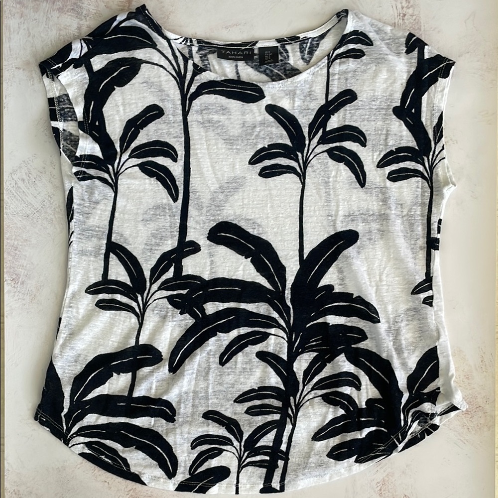 Tahari Black and White Graphic Cap Sleeve Tee